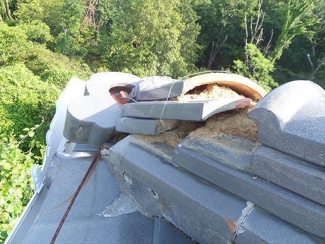 棟の端部が崩れている